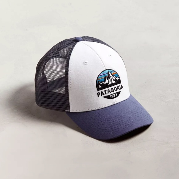 [SOLD] Patagonia Fitz Roy Lopro Trucker Hat - Picture 1 of 4